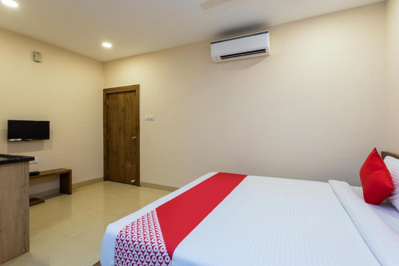 Collection O 8267 Galaxy Inn Kochi Exterior foto