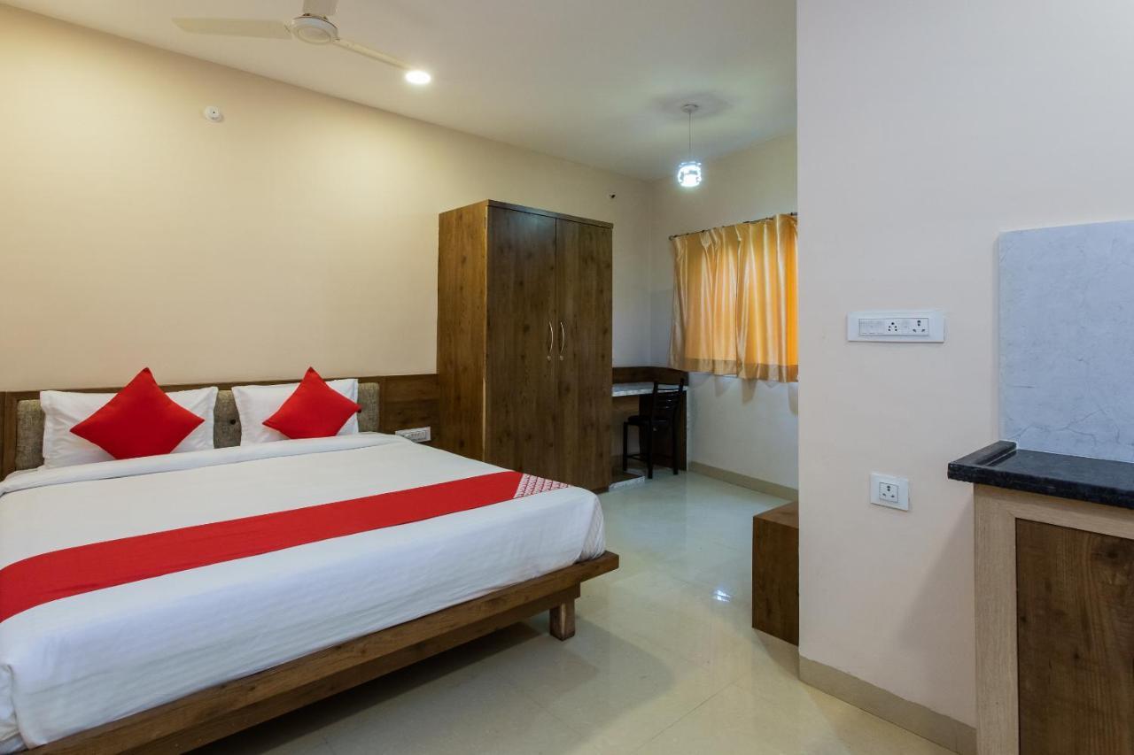 Collection O 8267 Galaxy Inn Kochi Exterior foto