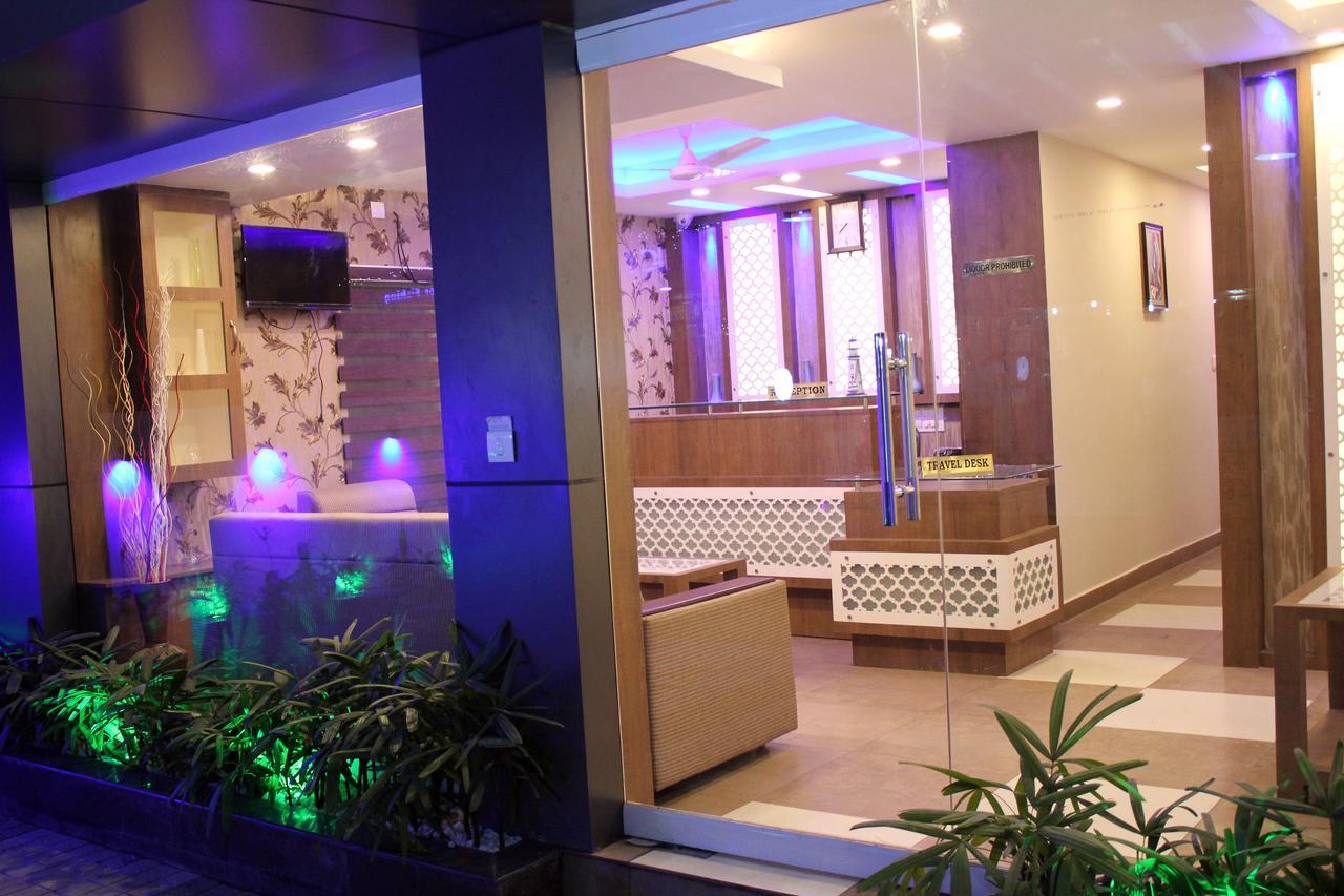 Collection O 8267 Galaxy Inn Kochi Exterior foto