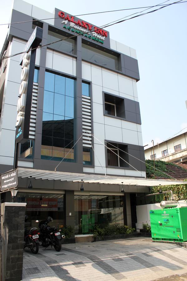 Collection O 8267 Galaxy Inn Kochi Exterior foto