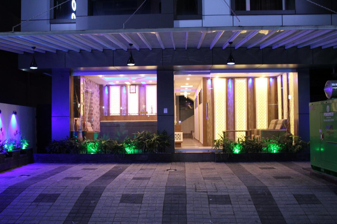 Collection O 8267 Galaxy Inn Kochi Exterior foto