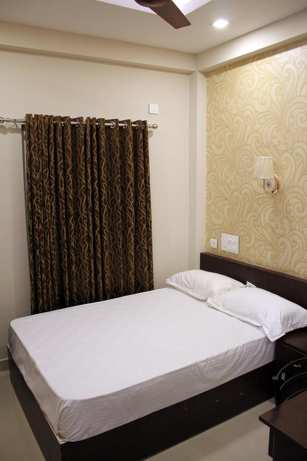 Collection O 8267 Galaxy Inn Kochi Exterior foto