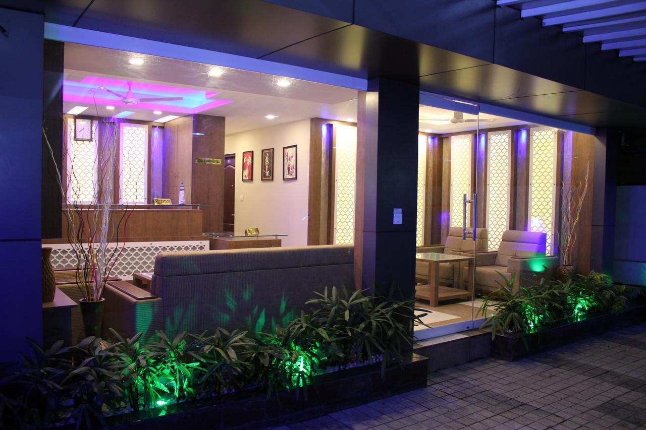 Collection O 8267 Galaxy Inn Kochi Exterior foto