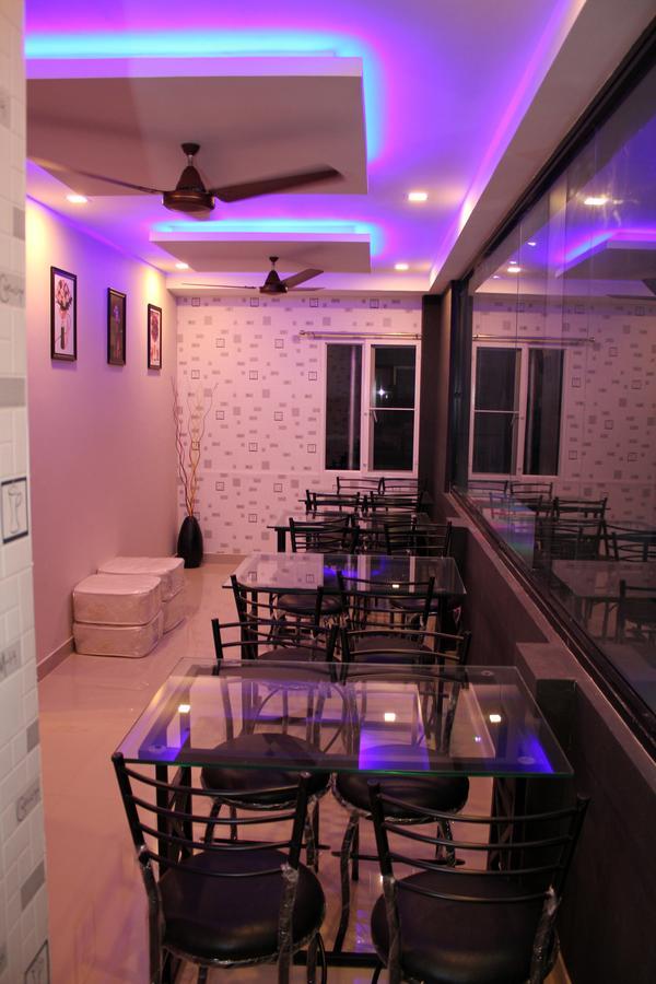Collection O 8267 Galaxy Inn Kochi Exterior foto
